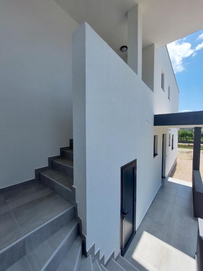 Danin Apartmani Бар Екстериор снимка