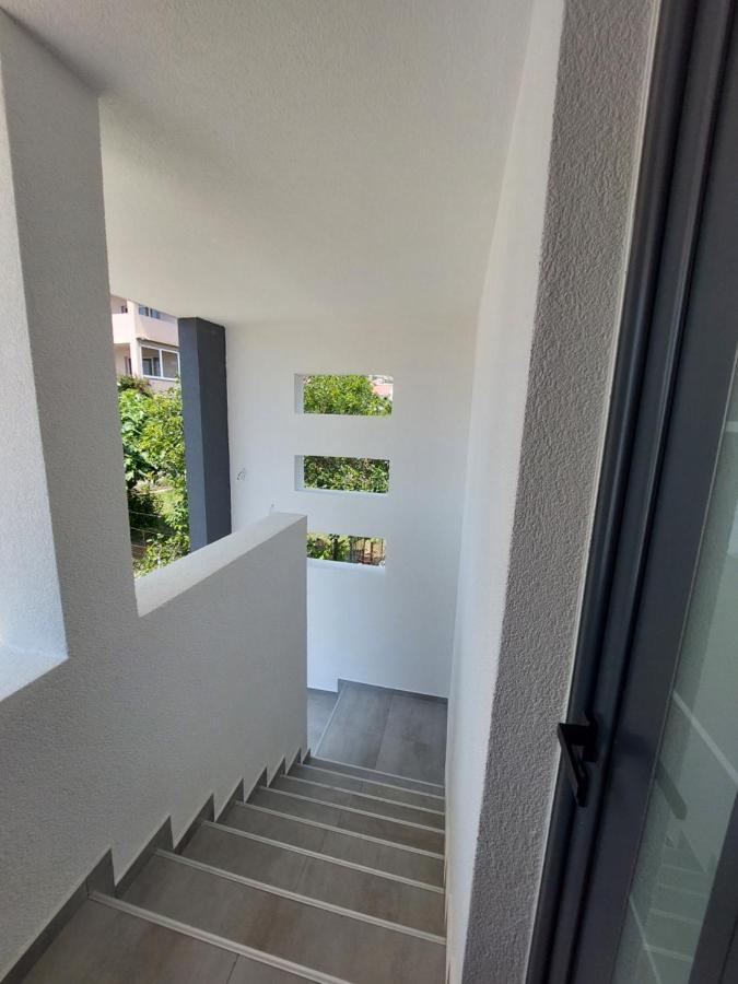 Danin Apartmani Бар Екстериор снимка
