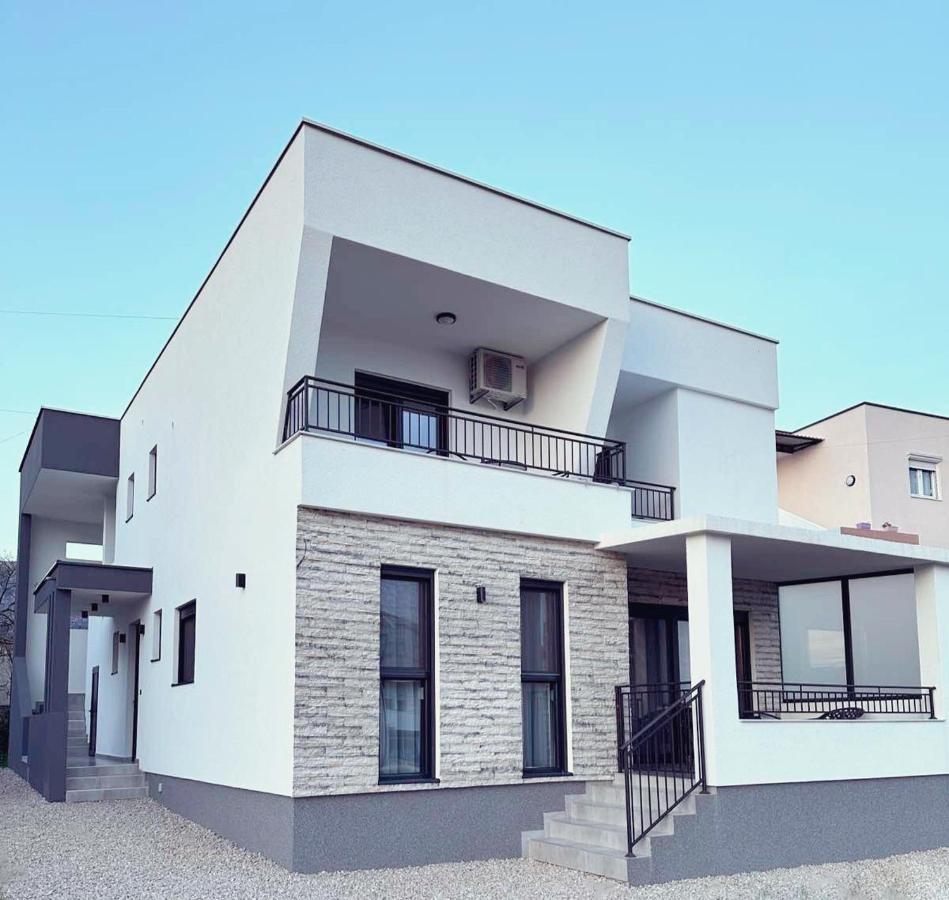 Danin Apartmani Бар Екстериор снимка