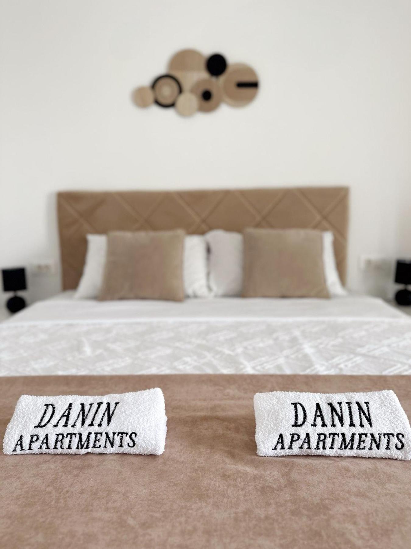 Danin Apartmani Бар Екстериор снимка