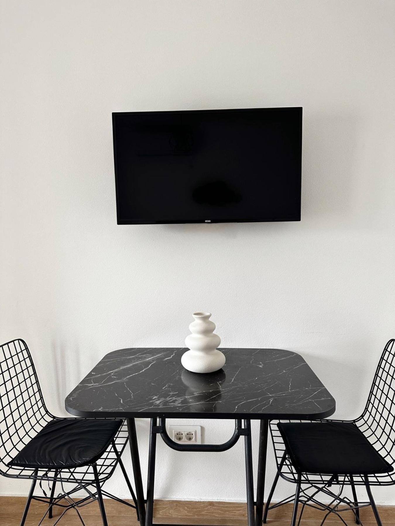 Danin Apartmani Бар Екстериор снимка