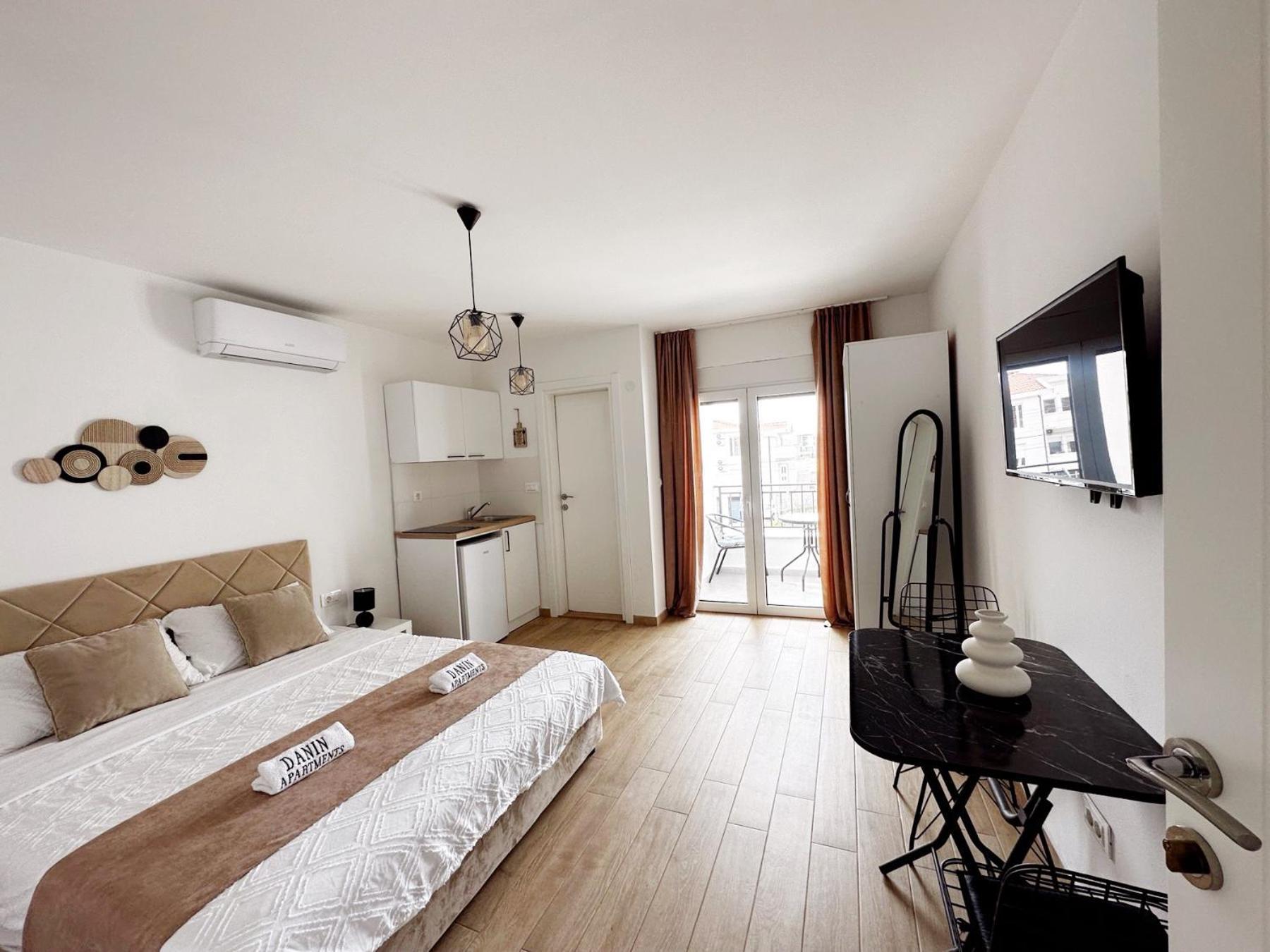 Danin Apartmani Бар Екстериор снимка
