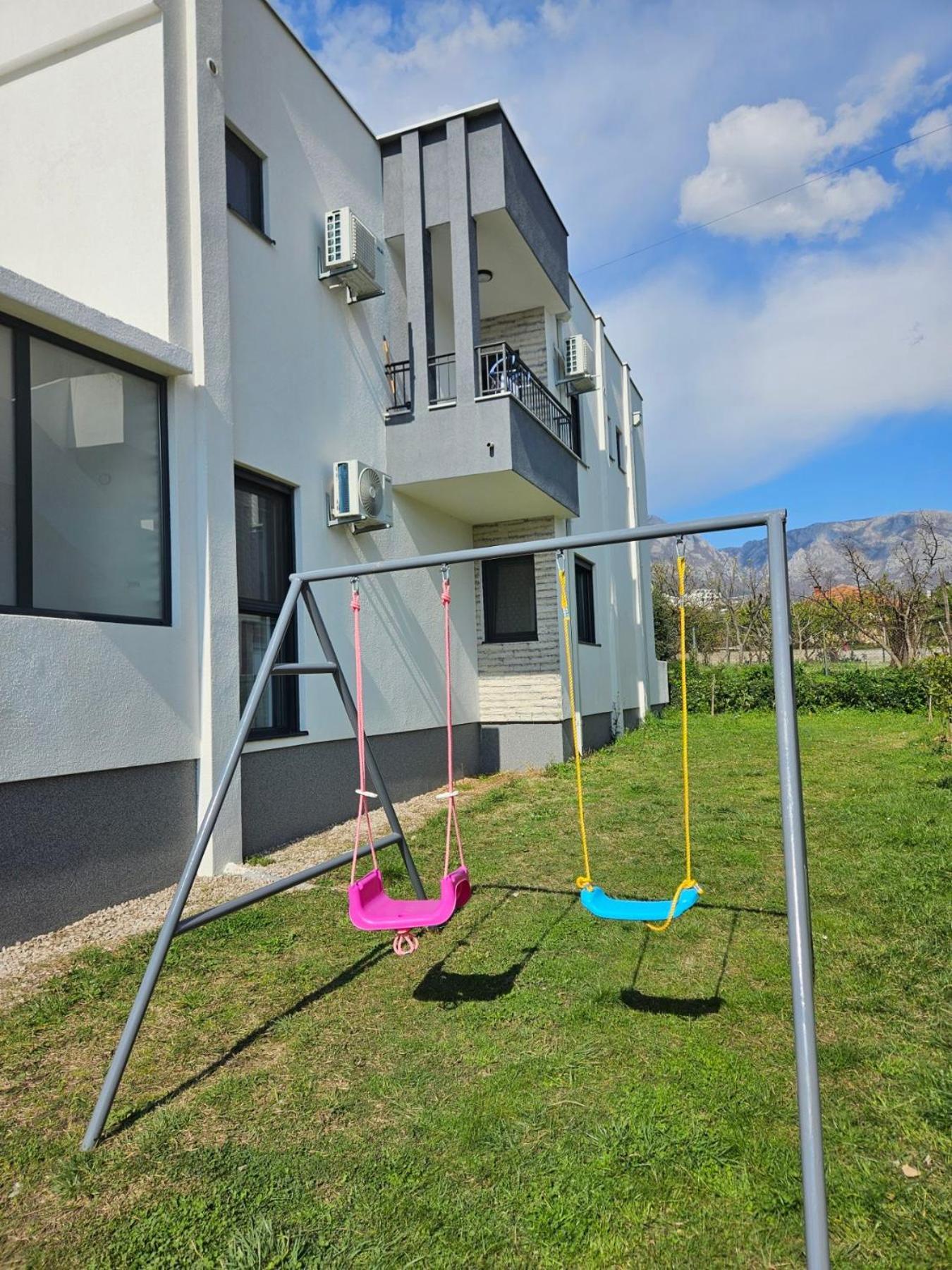 Danin Apartmani Бар Екстериор снимка