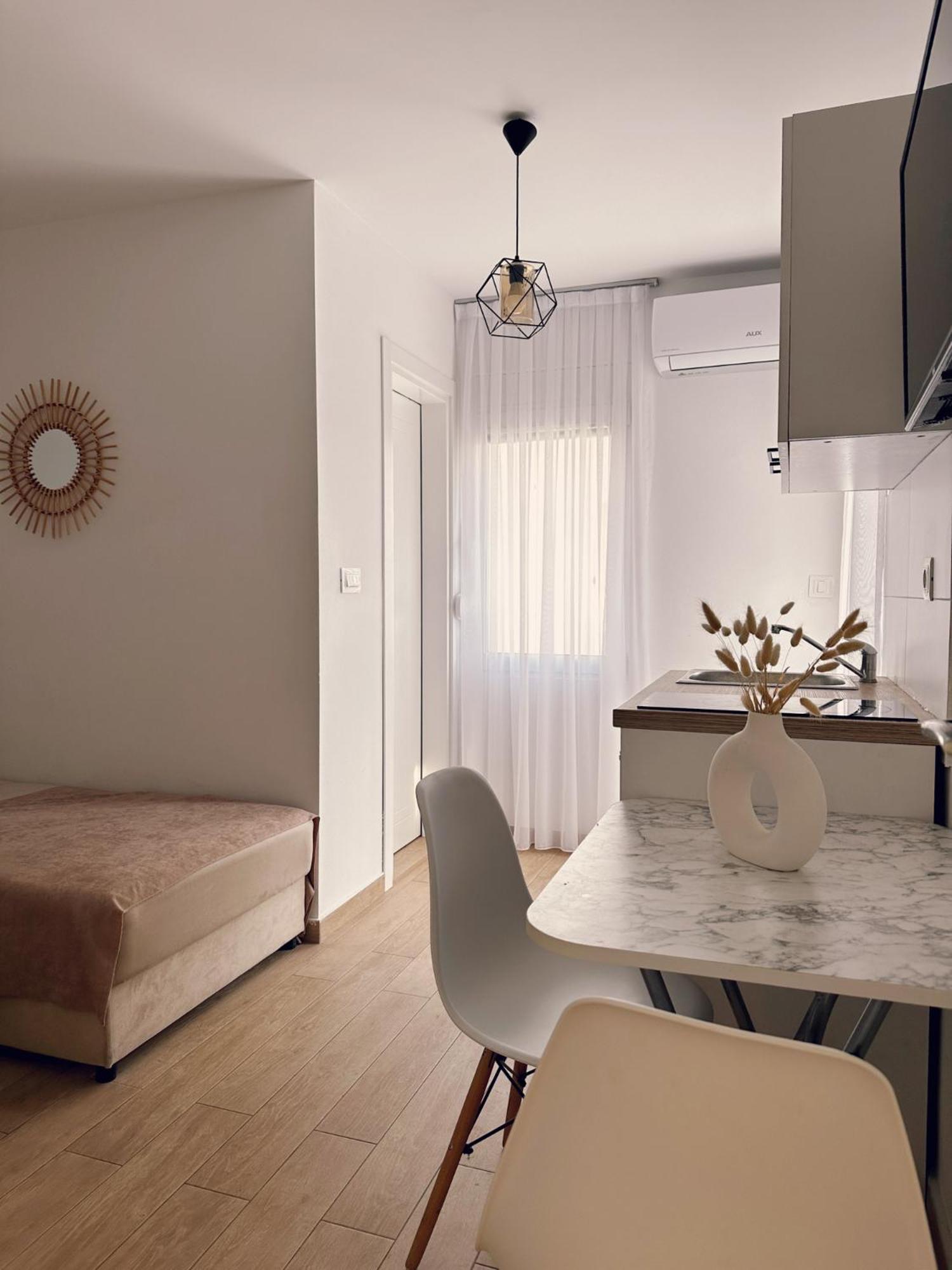 Danin Apartmani Бар Екстериор снимка