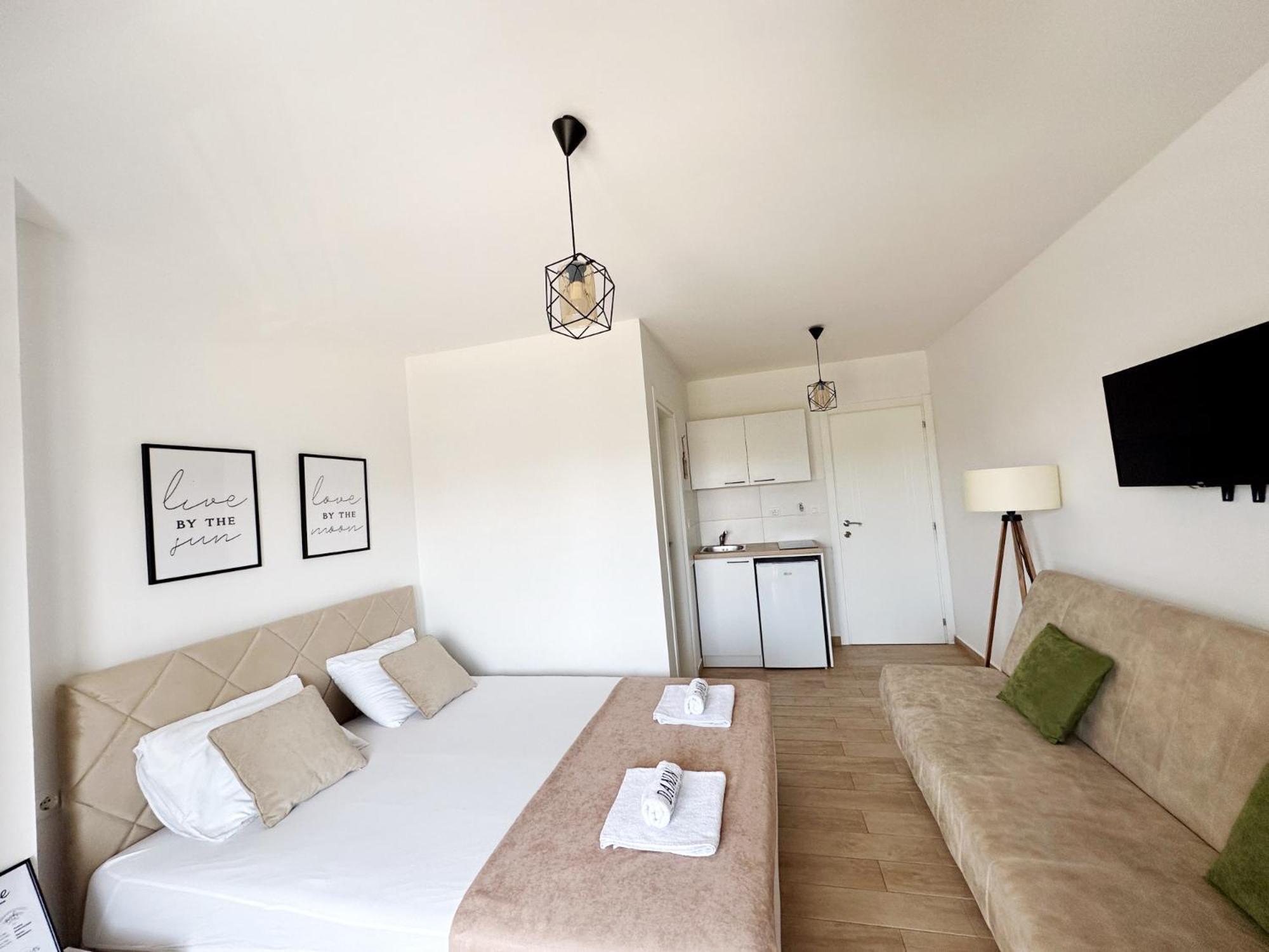 Danin Apartmani Бар Екстериор снимка