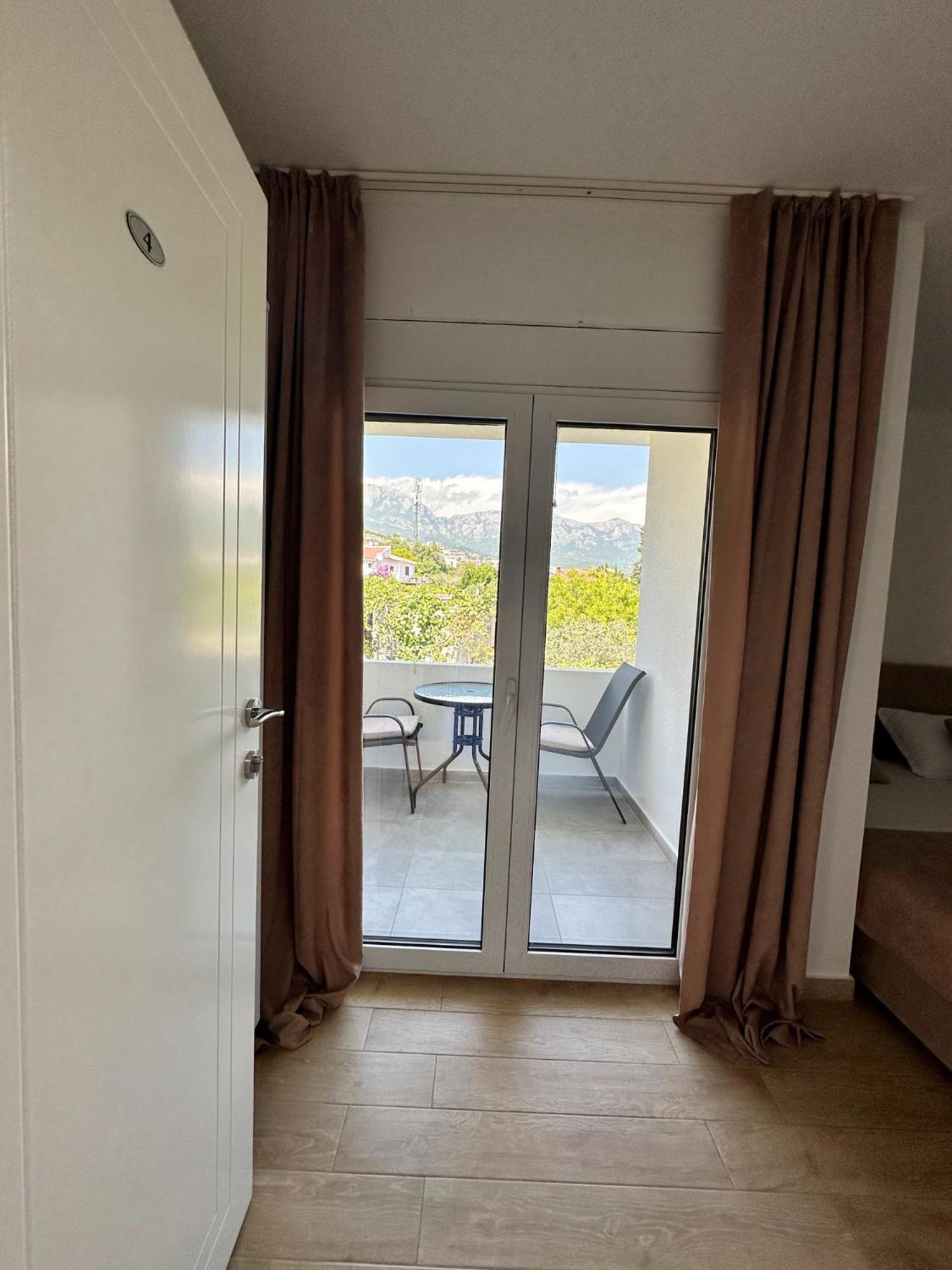 Danin Apartmani Бар Екстериор снимка