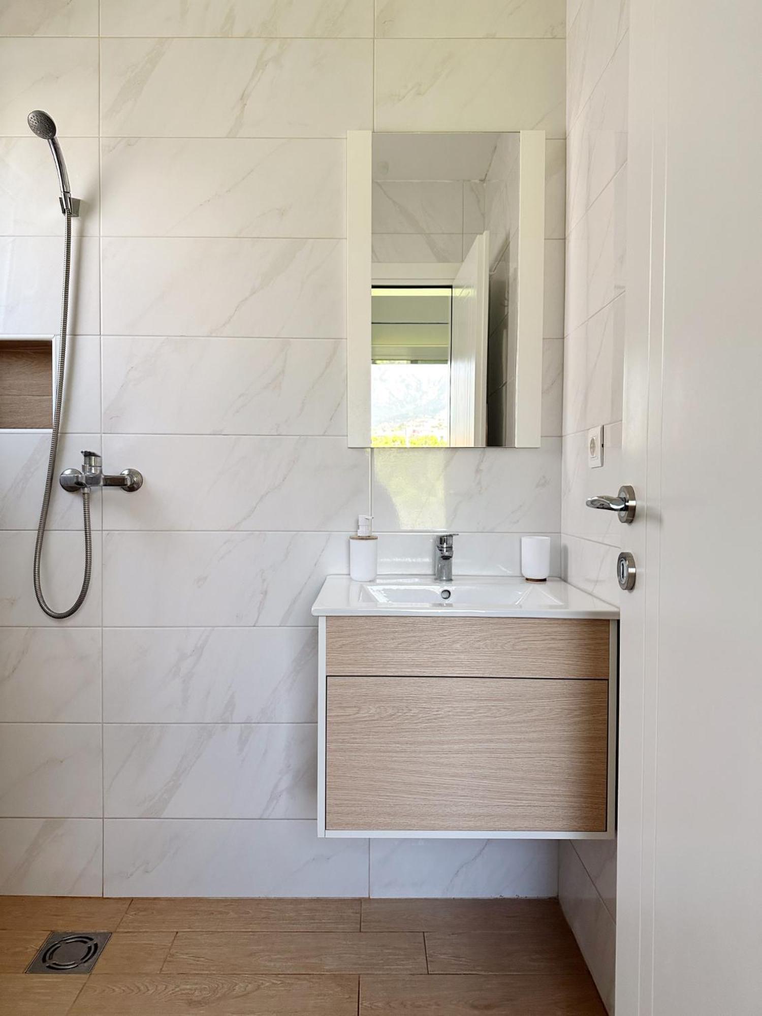 Danin Apartmani Бар Екстериор снимка
